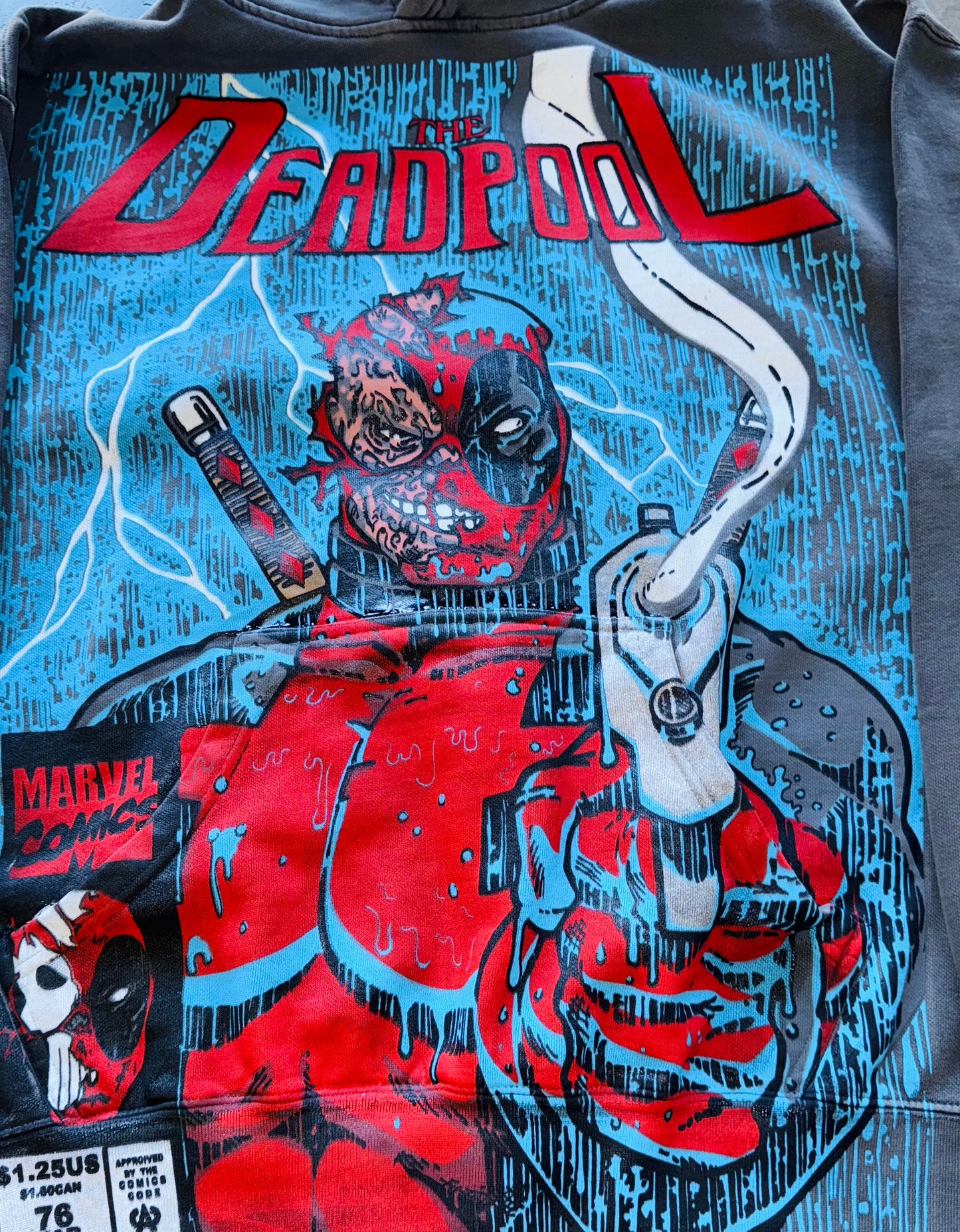 Faded HOODIE - Deadpool takes over front & Skull back hit