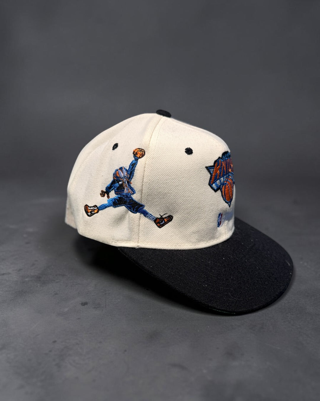 Vintage white and black flat brim - Knick team championship hat