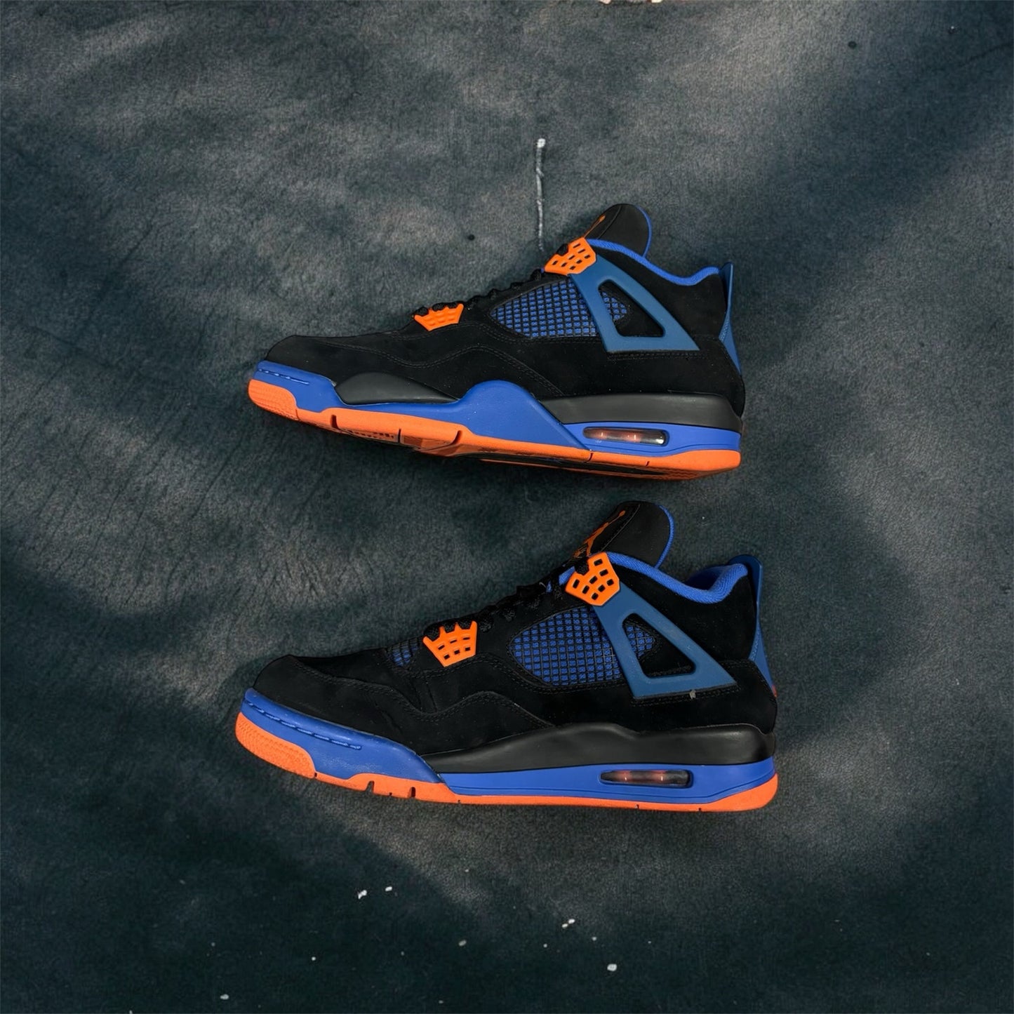 AIR JORDAN 4 RETRO
BLACK/SAFETY ORANGE-GAME ROYAL