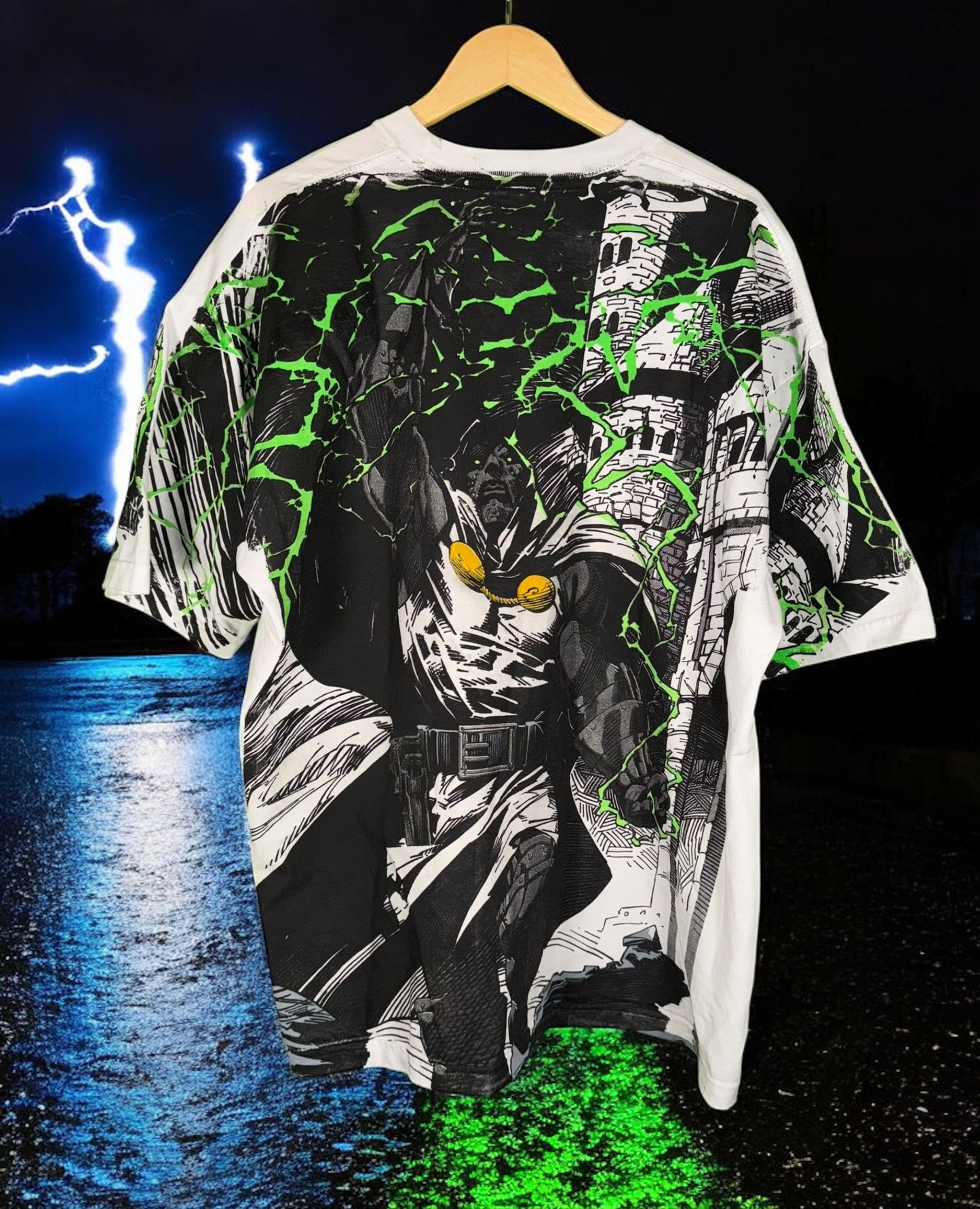 Gold in the dark white - GOD Doom Lighting Mega