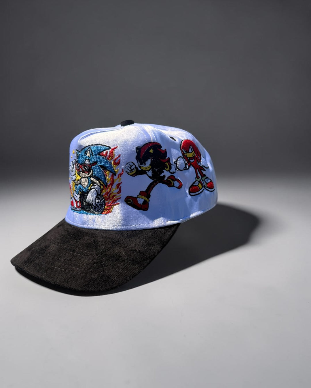 Satin White black Swede brim - Sonic team