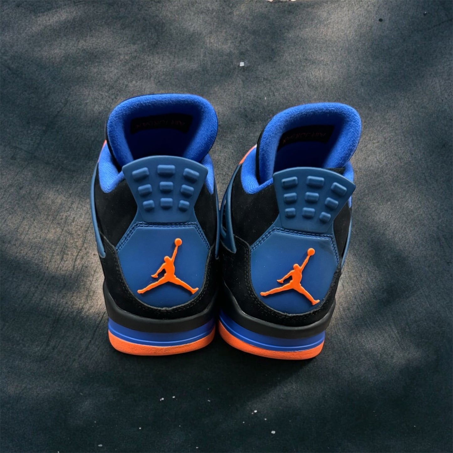 AIR JORDAN 4 RETRO
BLACK/SAFETY ORANGE-GAME ROYAL
