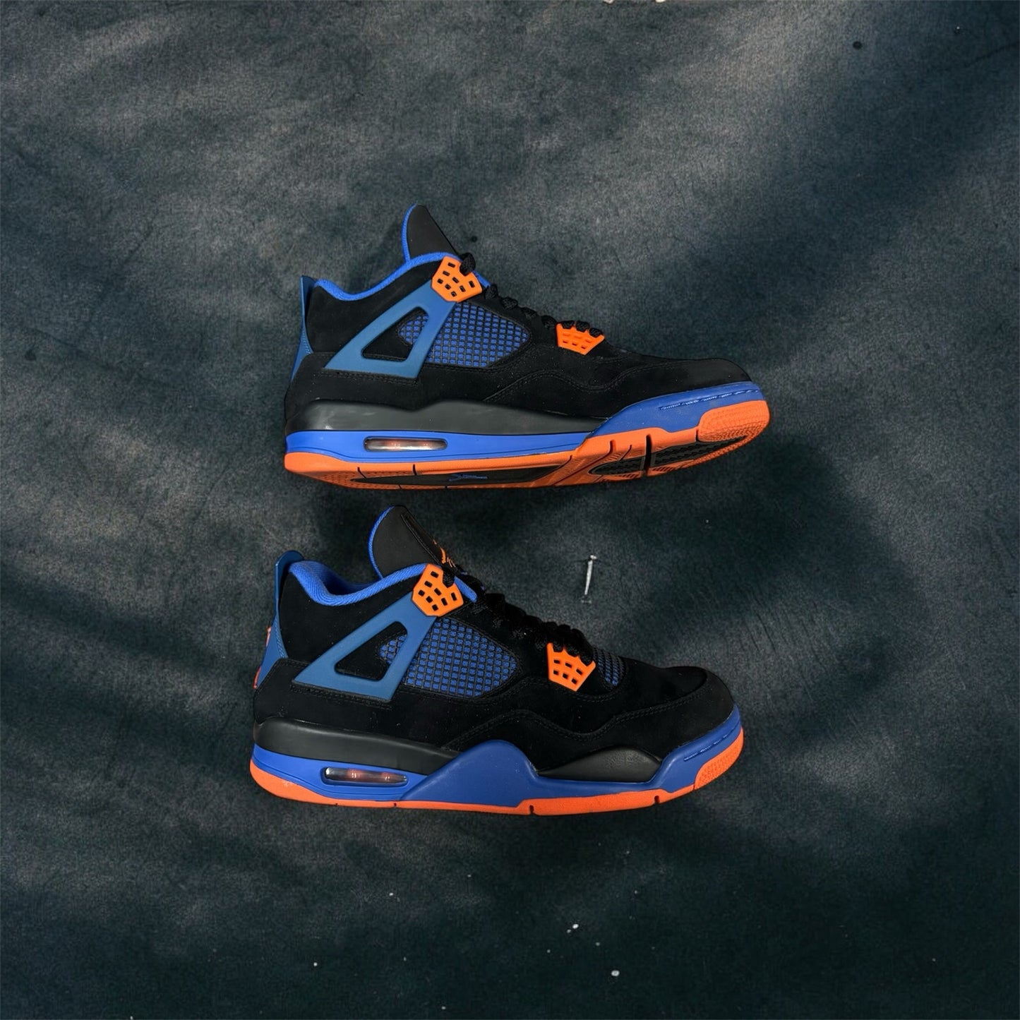 AIR JORDAN 4 RETRO
BLACK/SAFETY ORANGE-GAME ROYAL