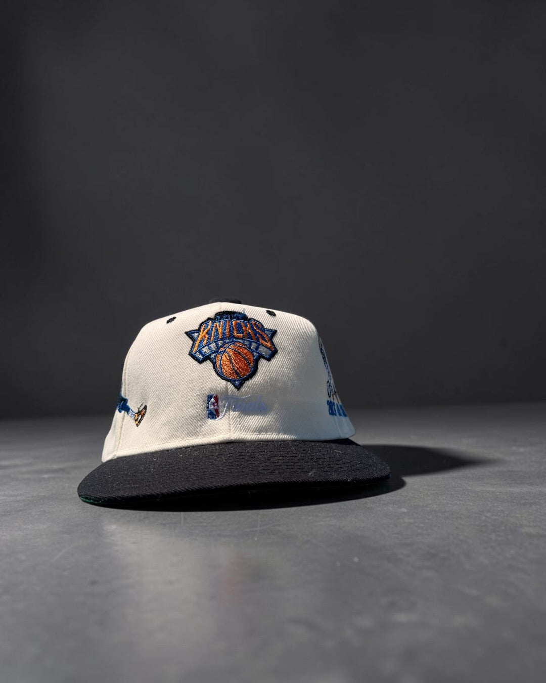 Vintage white and black flat brim - Knick team championship hat