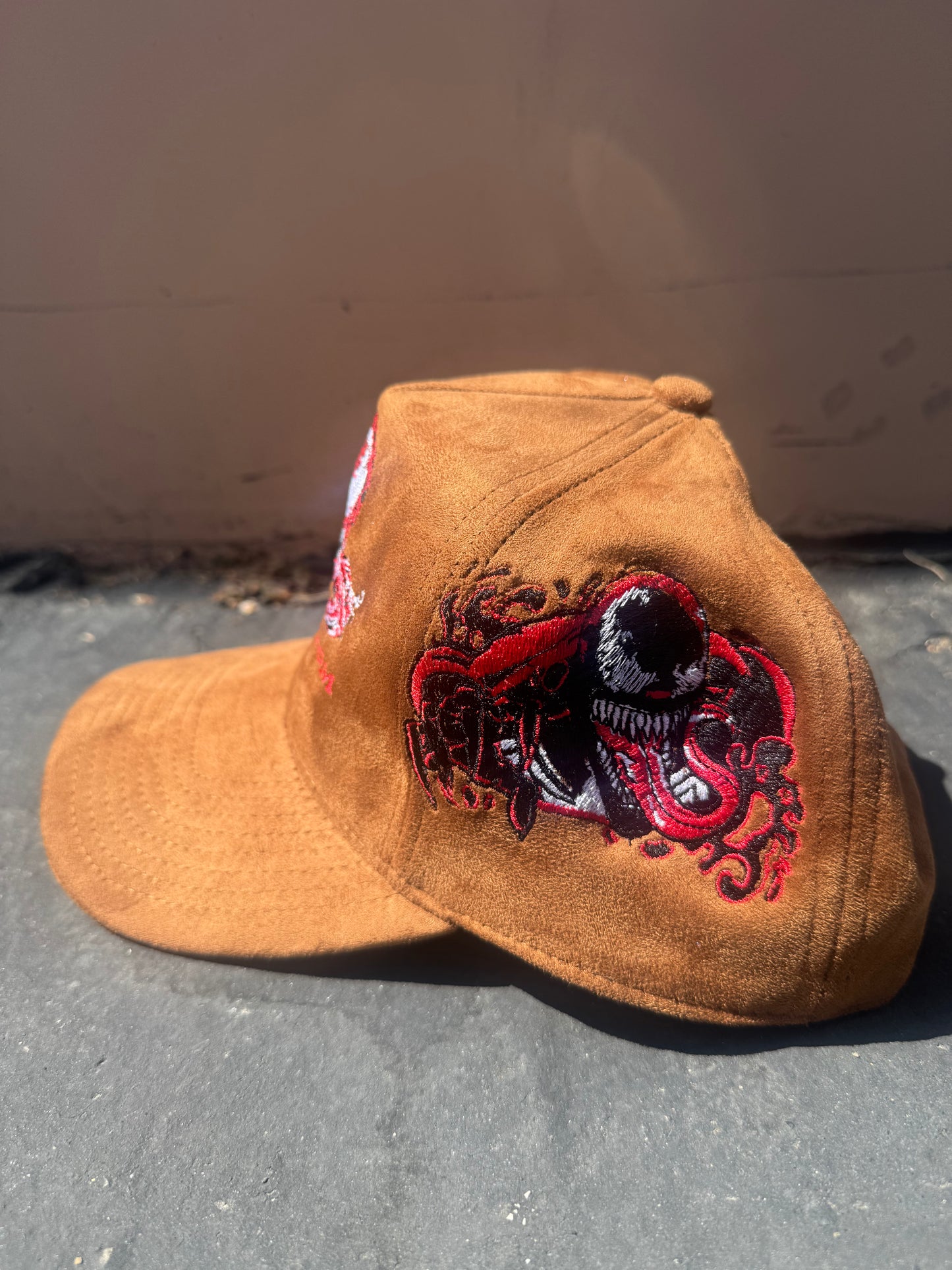 Brown Swede - Venom Block head Carnage Varaint