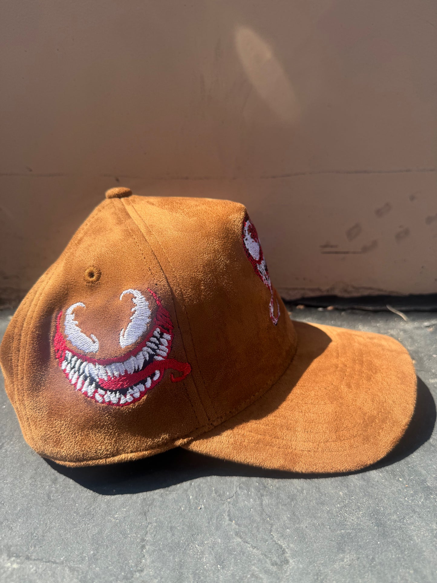 Brown Swede - Venom Block head Carnage Varaint